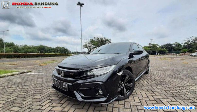 Tambahan Emblem RS Civic Hatchback Semakin Sporty