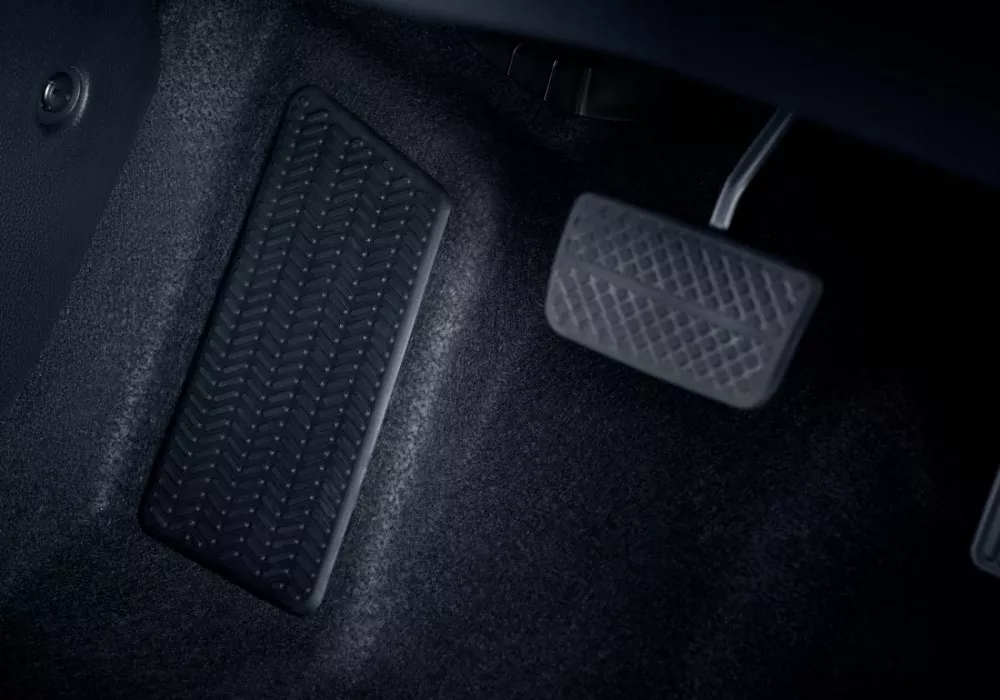 honda brv interior-12-footrest